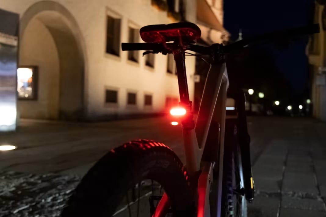 Lampu Sepeda