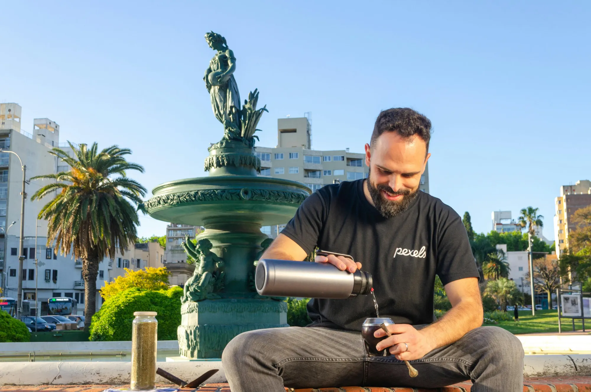 7 Rekomendasi Termos Listrik Portable yang Praktis