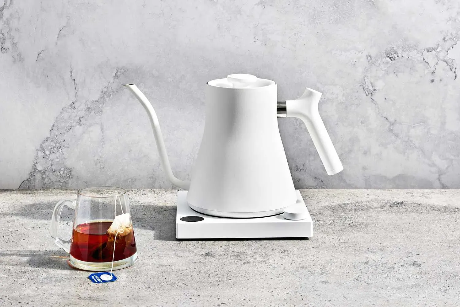 8 Teko Pemanas Air Listrik Watt Kecil yang Cepat Panas