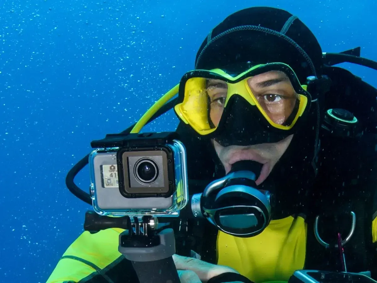 7 Waterproof Case Action Cam Terbaik untuk Merekam di Dalam Air